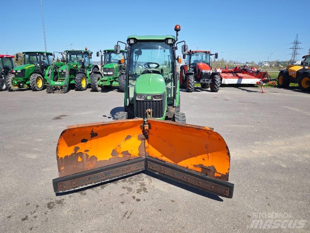 John Deere 3720 Kompaktné traktory