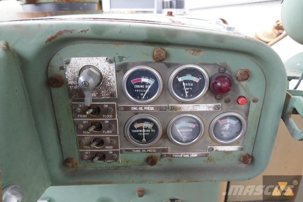 CAT D7F Ex-army Pásové dozéry