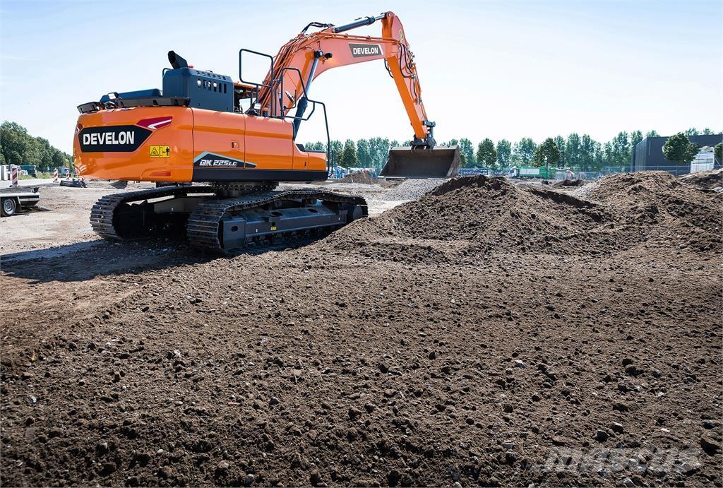 Develon DX225LC-7 Pásové rýpadlá