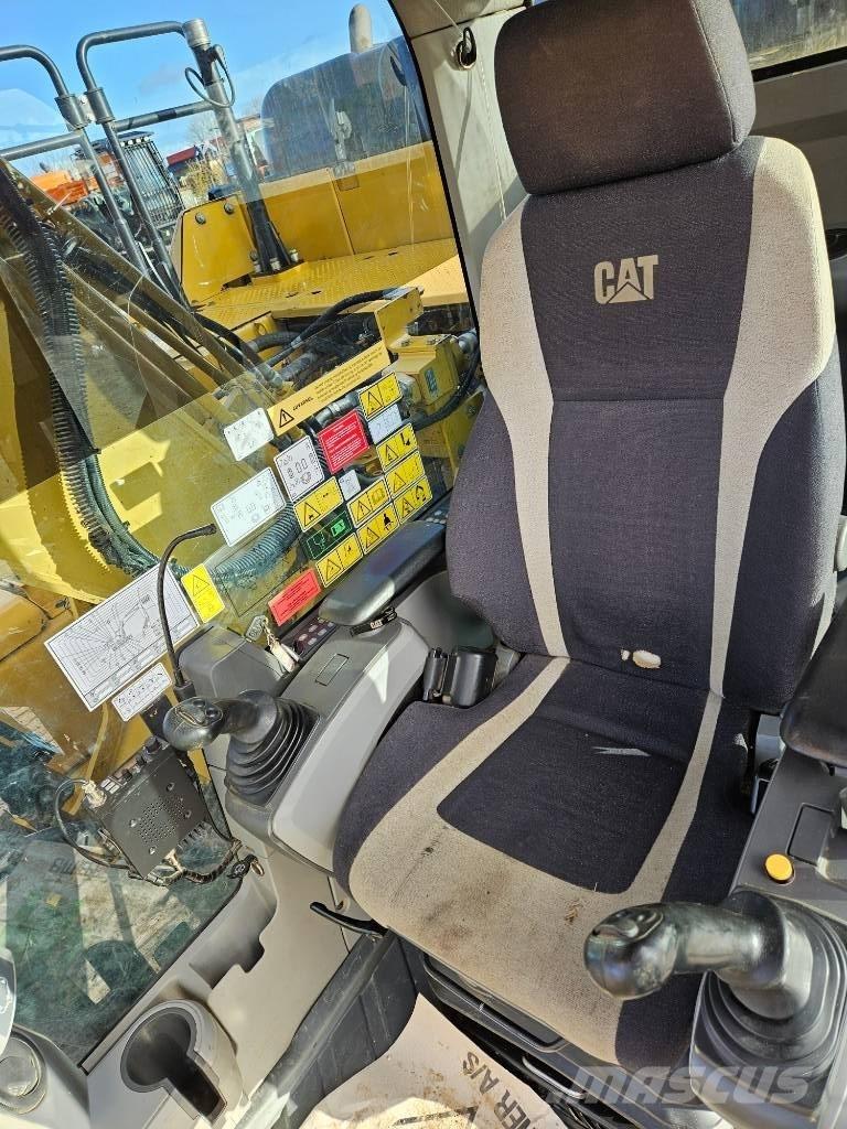 CAT 326 F L Pásové rýpadlá