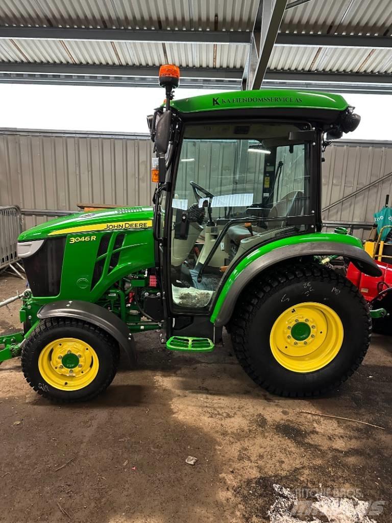 John Deere 3046 R Traktory