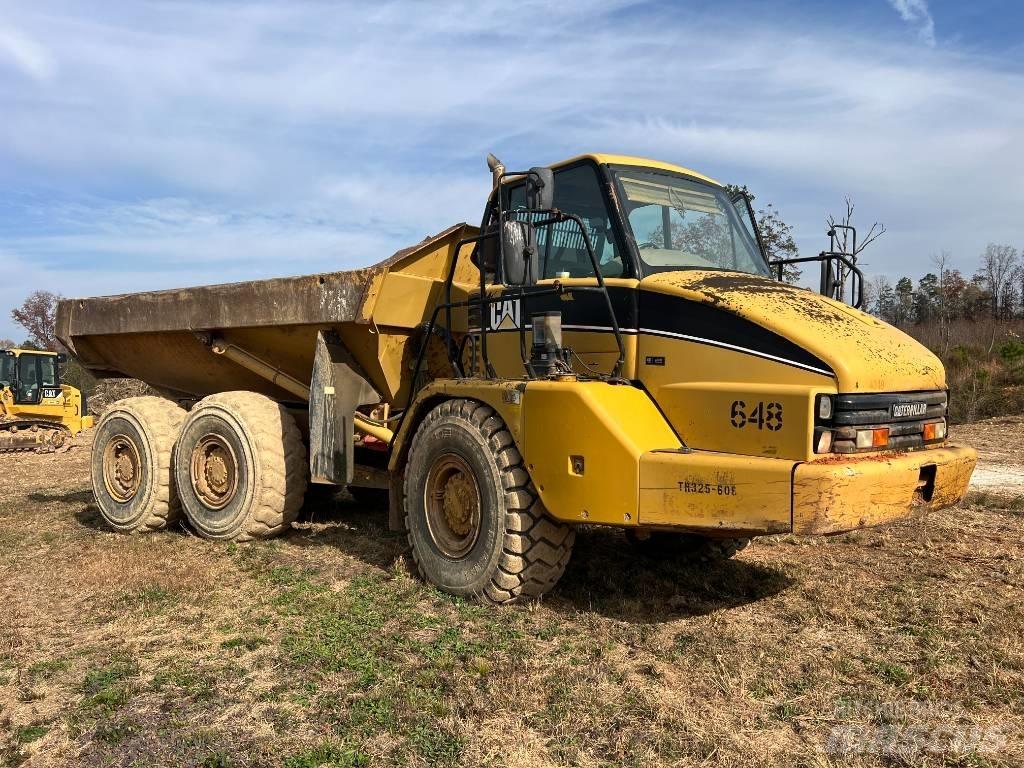 CAT 725 Kĺbové nákladné autá