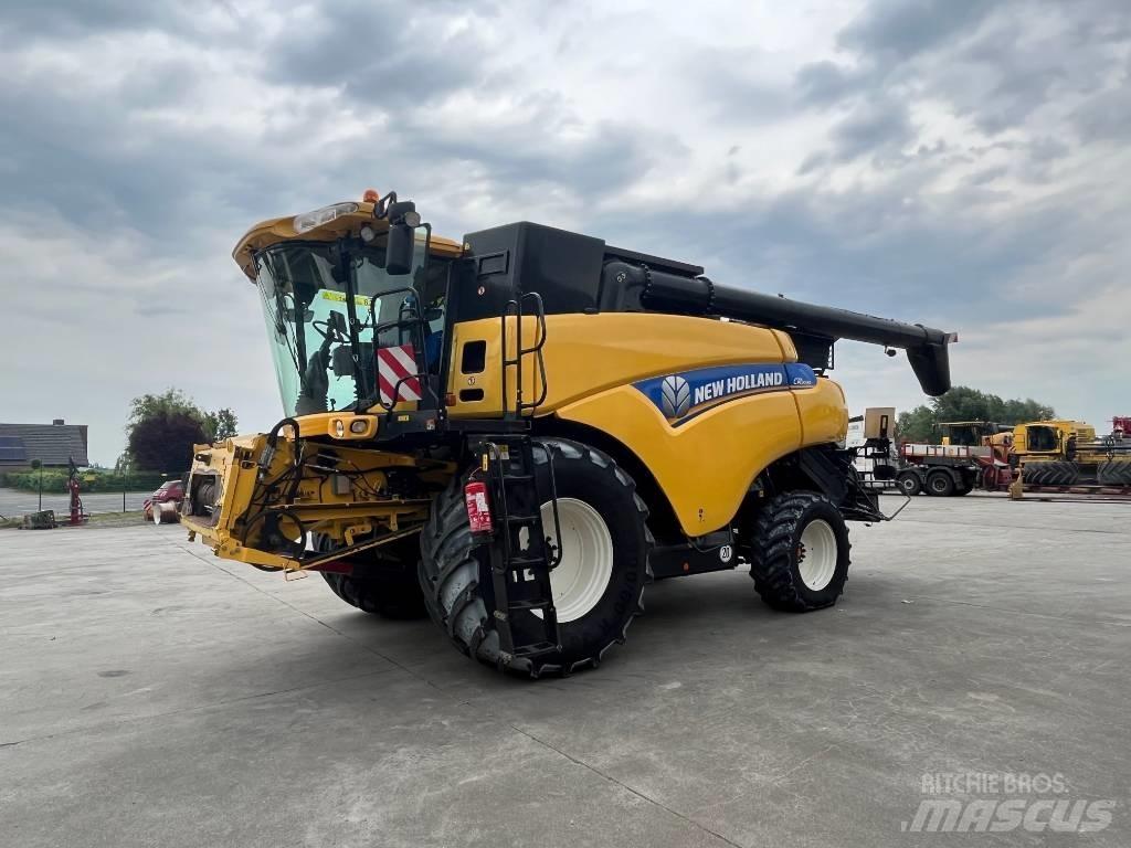 New Holland CR 9090 Kombinované zberacie stroje