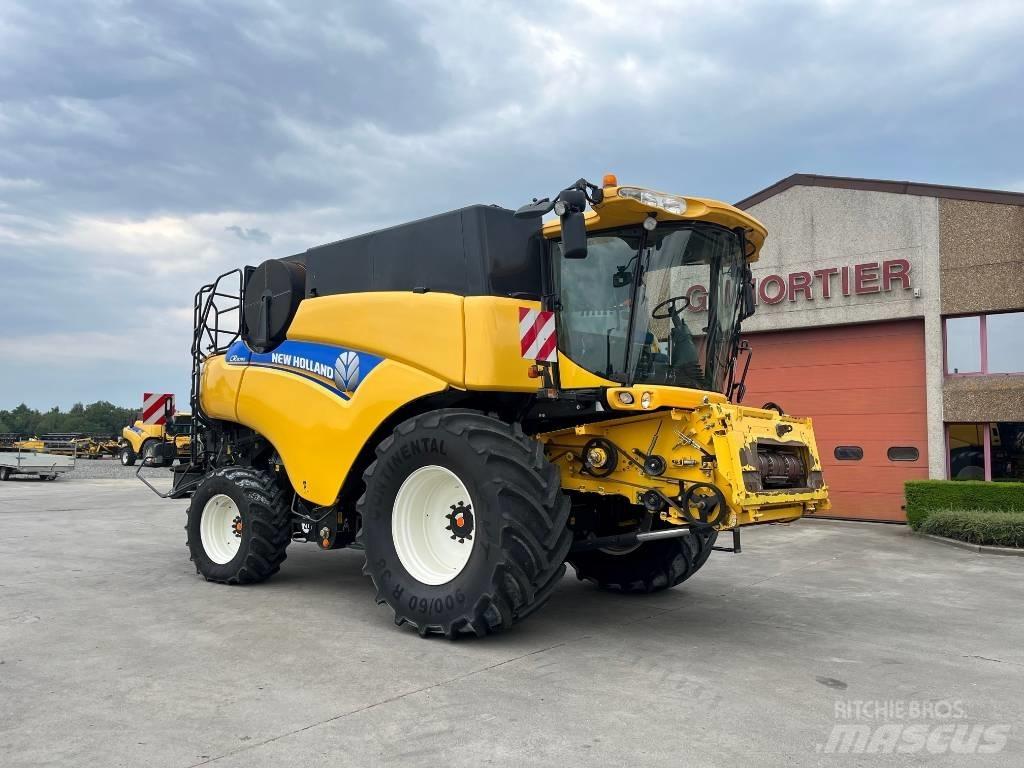 New Holland CR 9090 Kombinované zberacie stroje