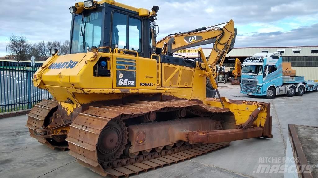 Komatsu D65PX-18 Pásové dozéry