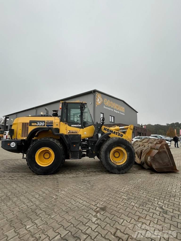 Komatsu WA 320 Kolesové nakladače