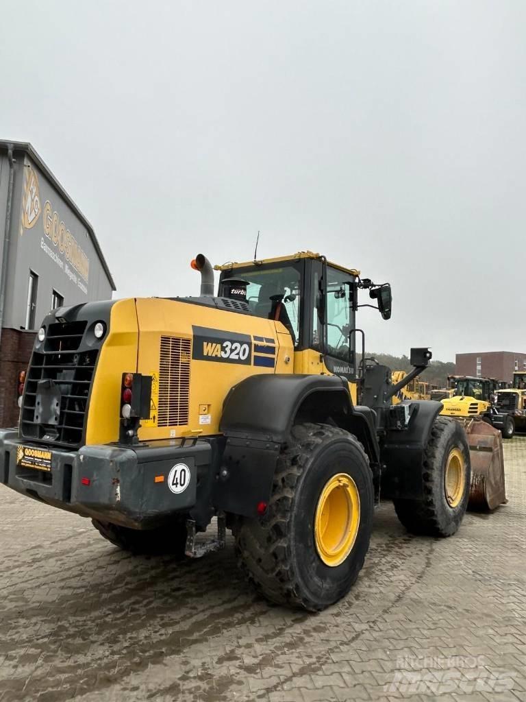 Komatsu WA 320 Kolesové nakladače