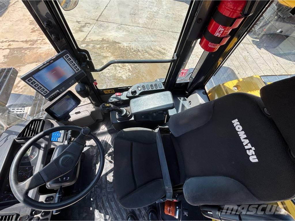 Komatsu WA270-8E0 Kolesové nakladače