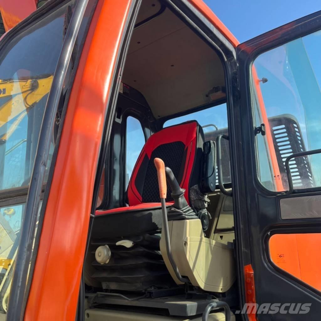 Doosan DX 300 Pásové rýpadlá