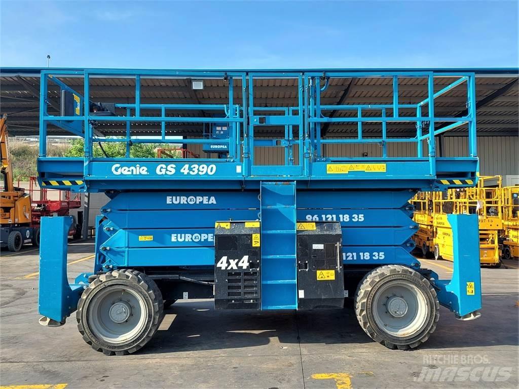 Genie GS4390 Nožnicové zdvíhacie plošiny