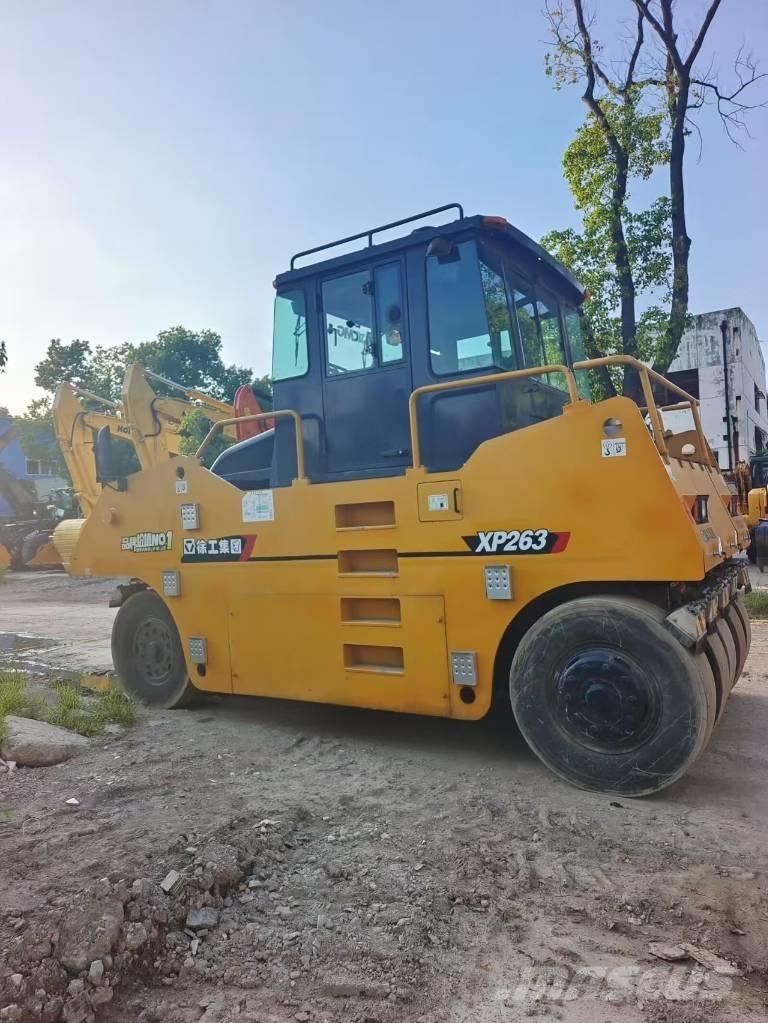 XCMG XP 263 Pneumatikové valce
