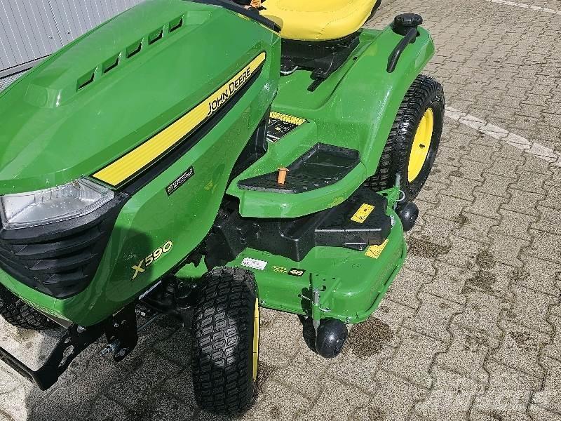John Deere X590 Žacie stroje