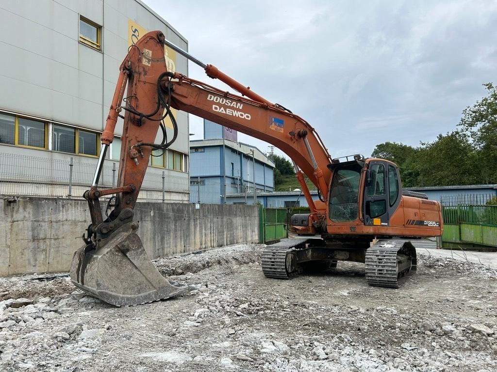 Doosan DX 255 LC Pásové rýpadlá