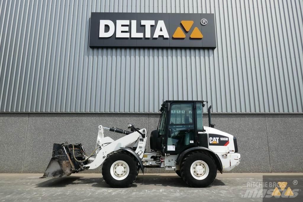 CAT 906M Kolesové nakladače