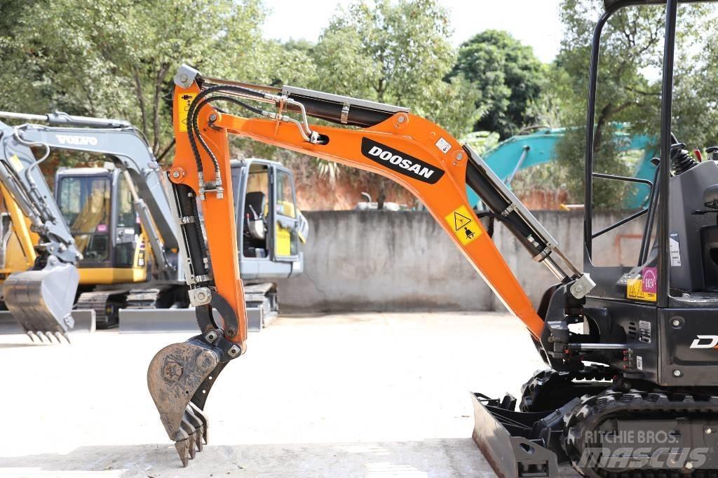 Doosan DX 17 Pásové rýpadlá