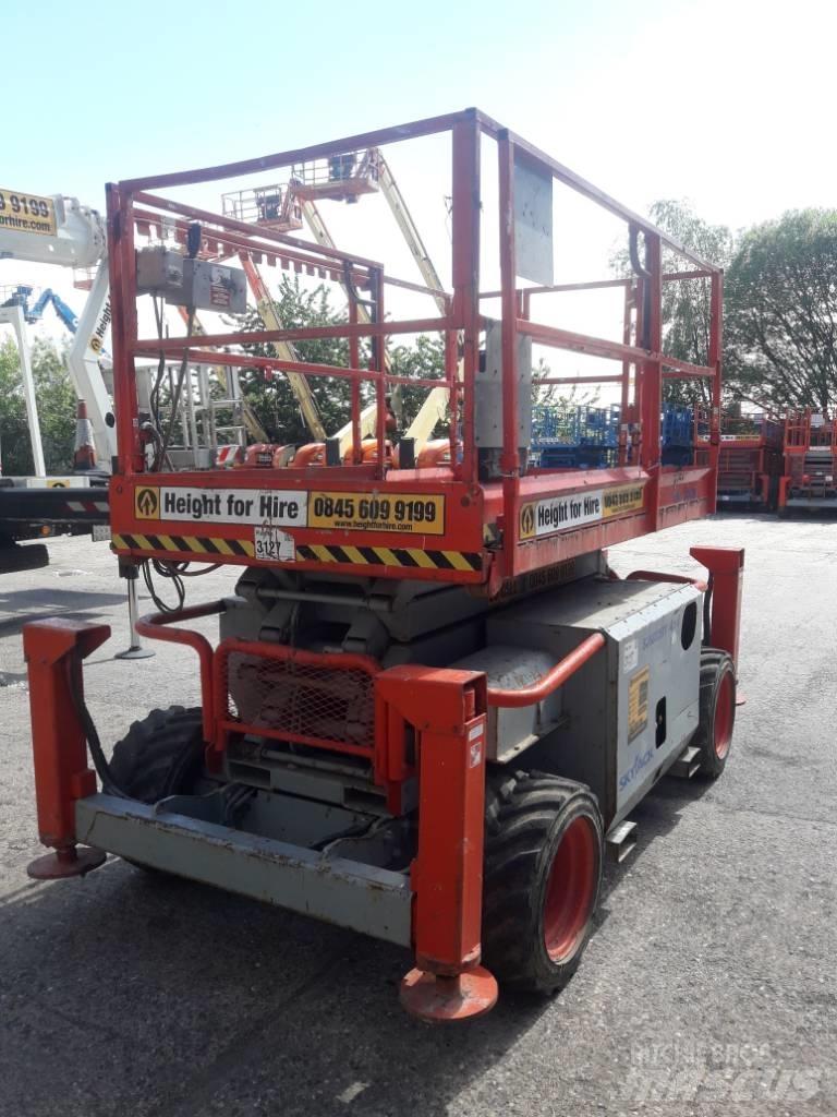SkyJack SJ 6832 RT Nožnicové zdvíhacie plošiny