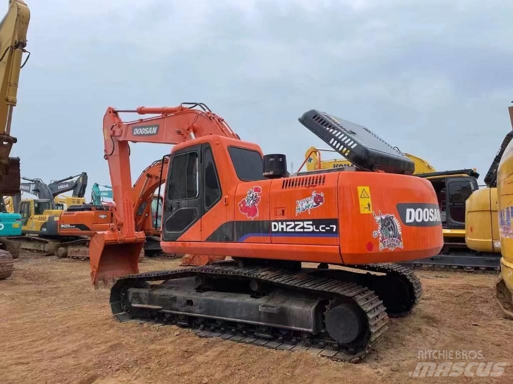 Doosan 225-7 Pásové rýpadlá