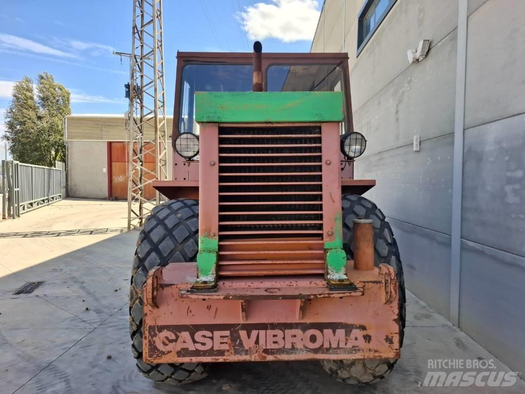 CASE Vibromax W1102D Ťahačové valce