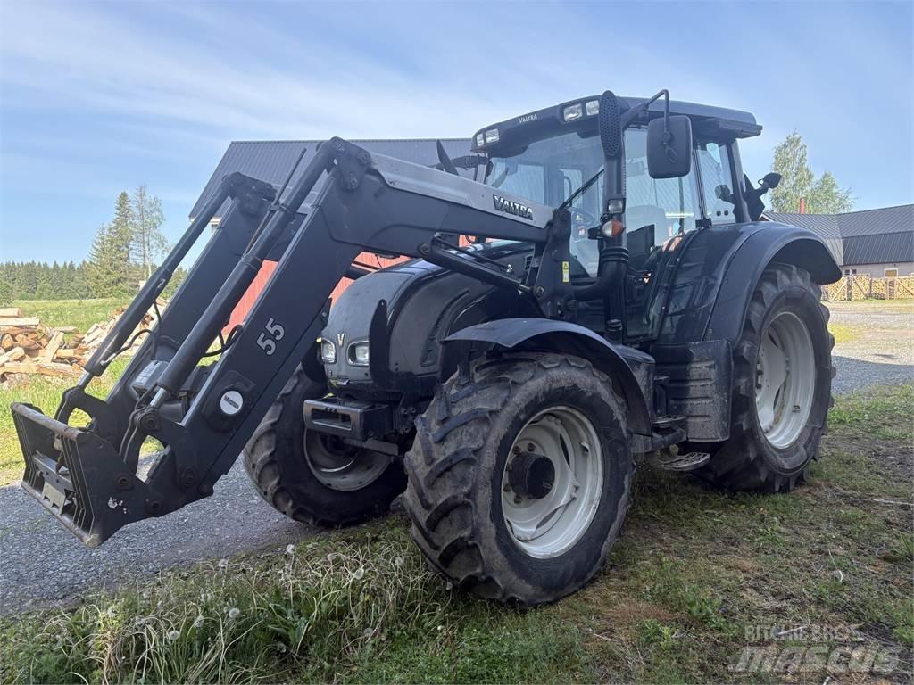 Valtra N122 Traktory