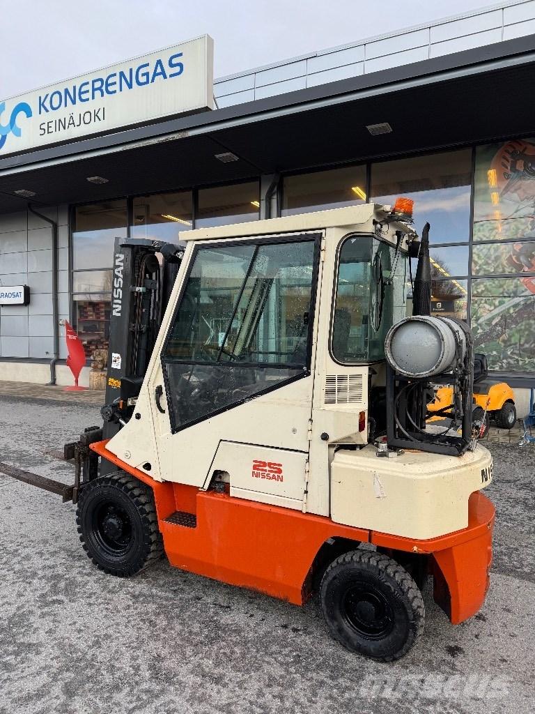 Nissan 25 LPG vozíky