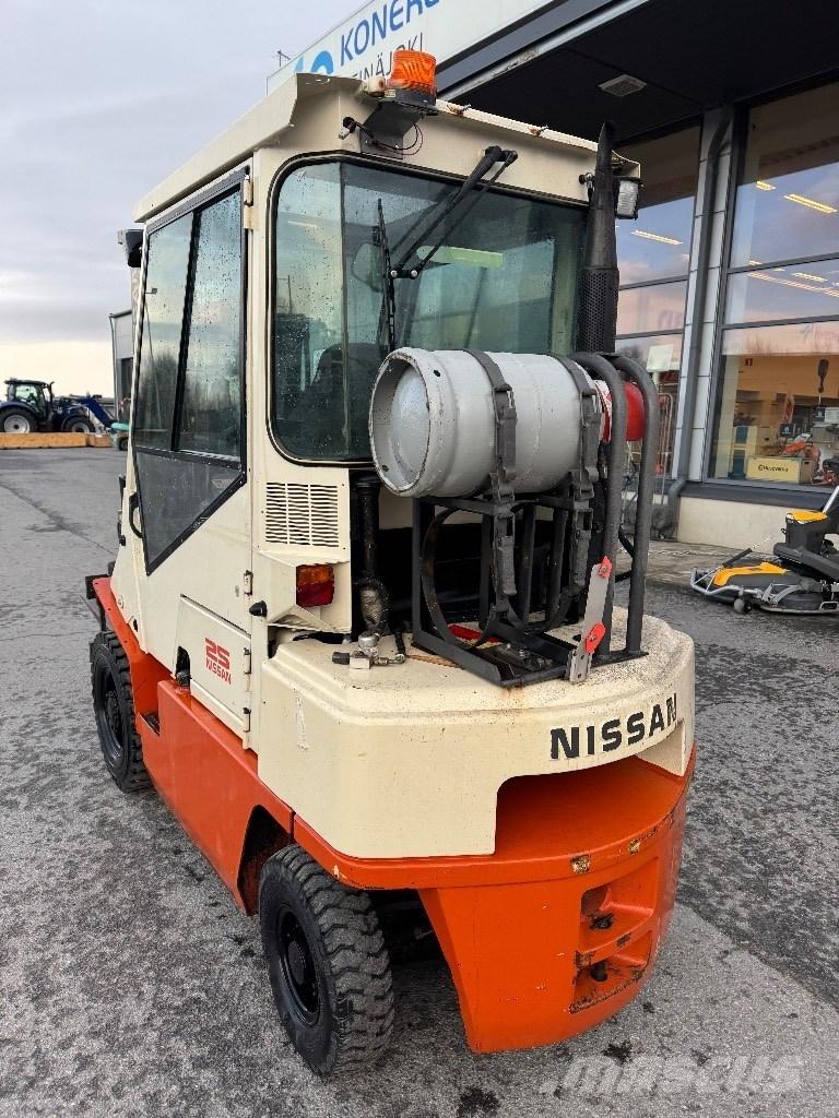 Nissan 25 LPG vozíky