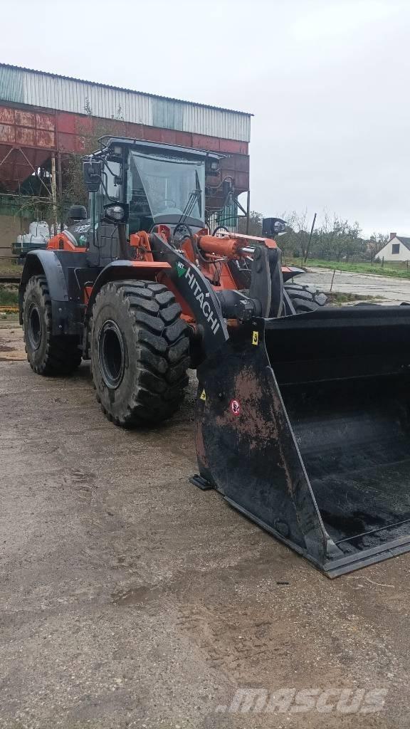 Hitachi ZW220 Kolesové nakladače