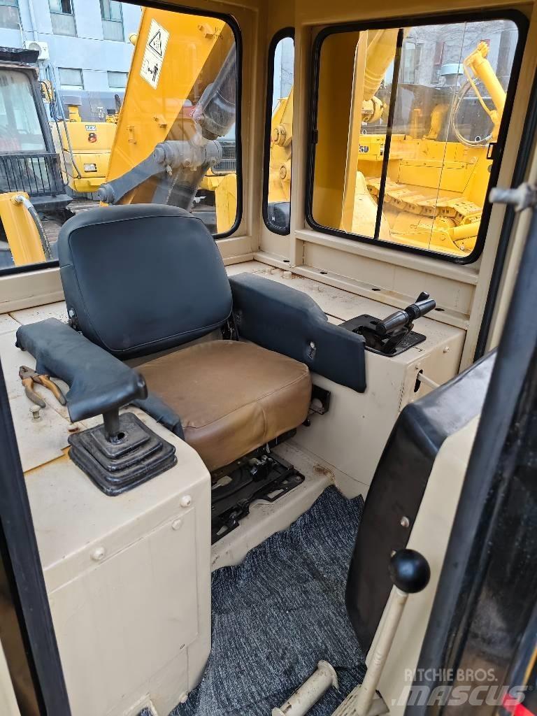 CAT D 5 M Pásové dozéry