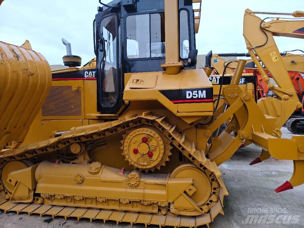 CAT D 5 M Pásové dozéry