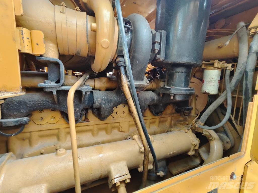 CAT D 7 G Pásové dozéry