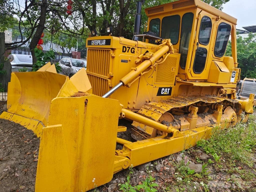 CAT D 7 G Pásové dozéry