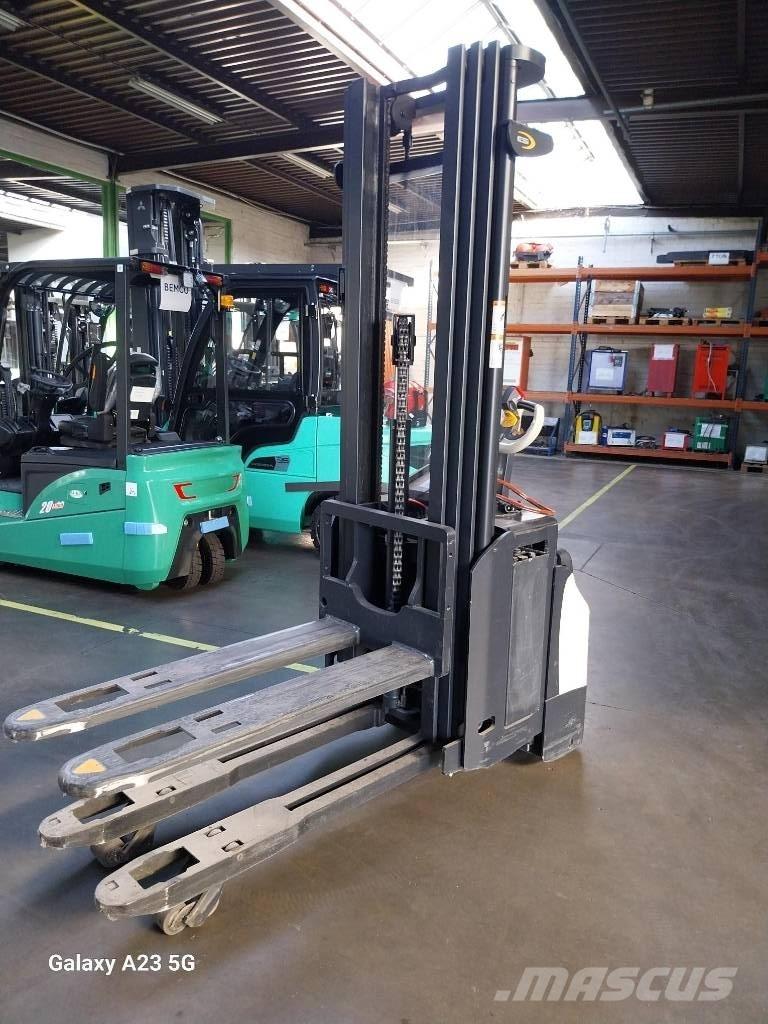 Crown ESi40001.6TT Ručne vedené vysokozdvižné vozíky