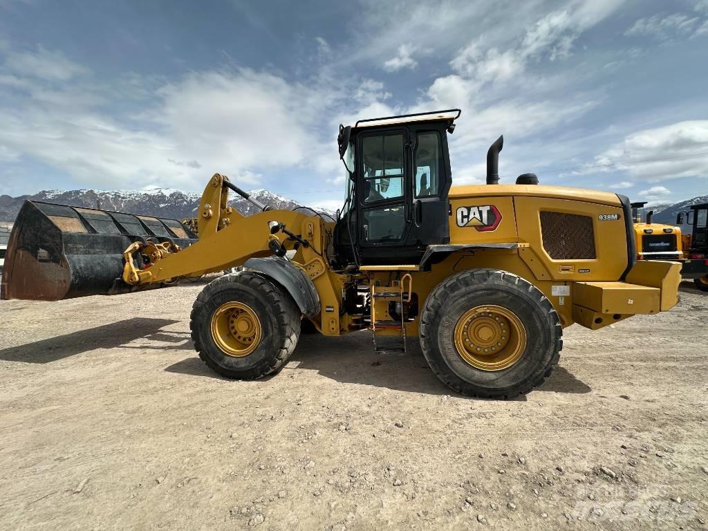 CAT 938M Kolesové nakladače