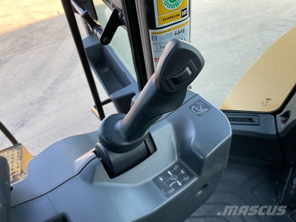 CAT 950M Kolesové nakladače