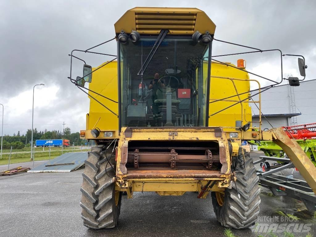 New Holland TF 46 Kombinované zberacie stroje