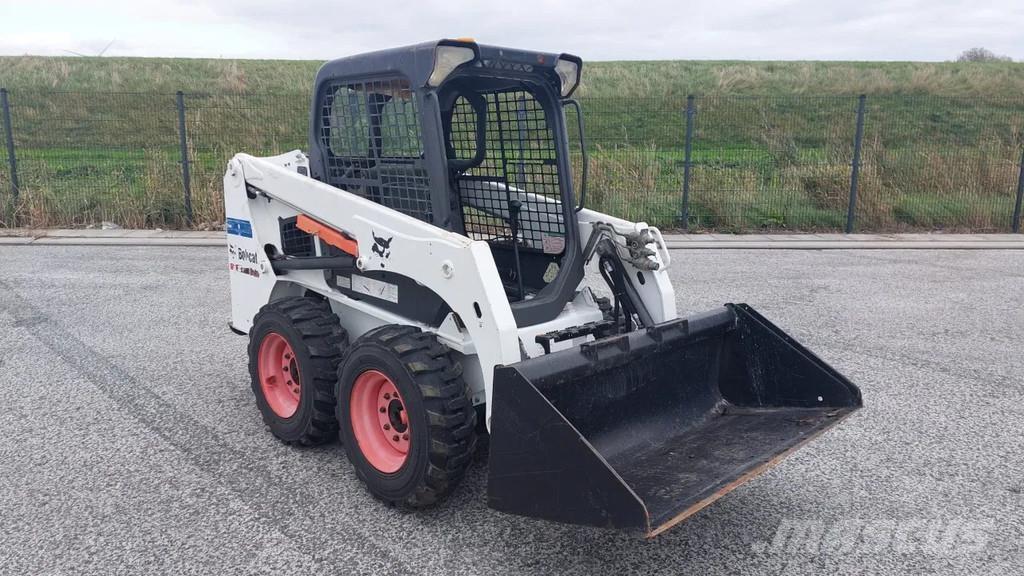 Bobcat S450 Kolesové nakladače