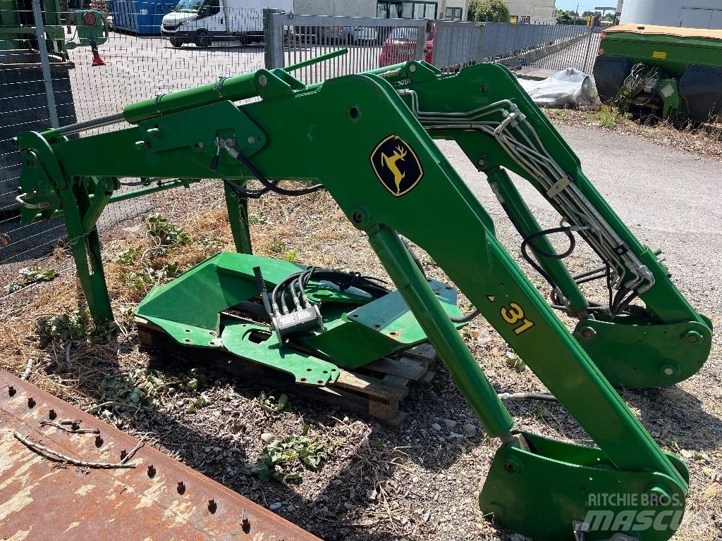 John Deere 731 Čelné nakladače a rýpadlá