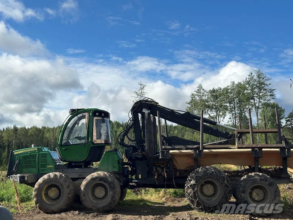 John Deere 1210 E Lesné traktory