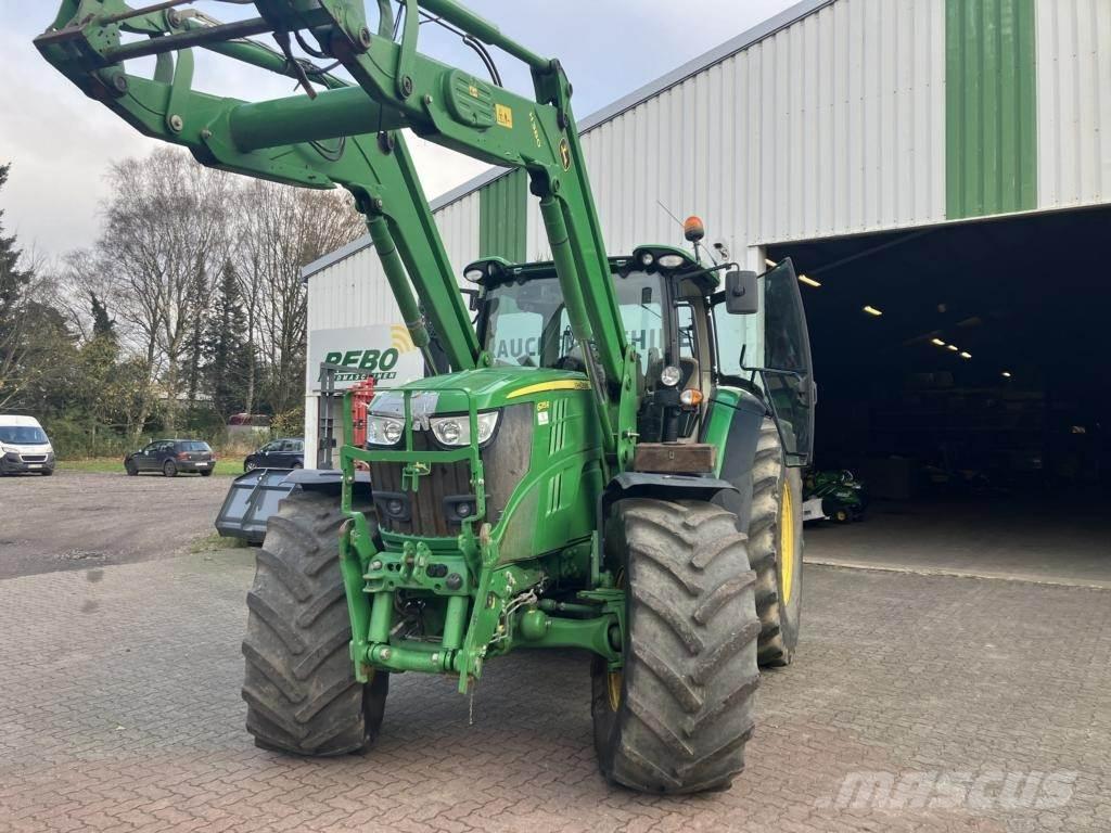 John Deere 6215R Traktory