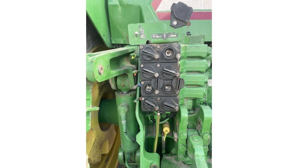 John Deere 8410 Traktory