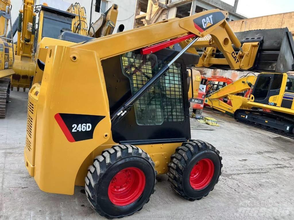CAT 246D Šmykom riadené nakladače