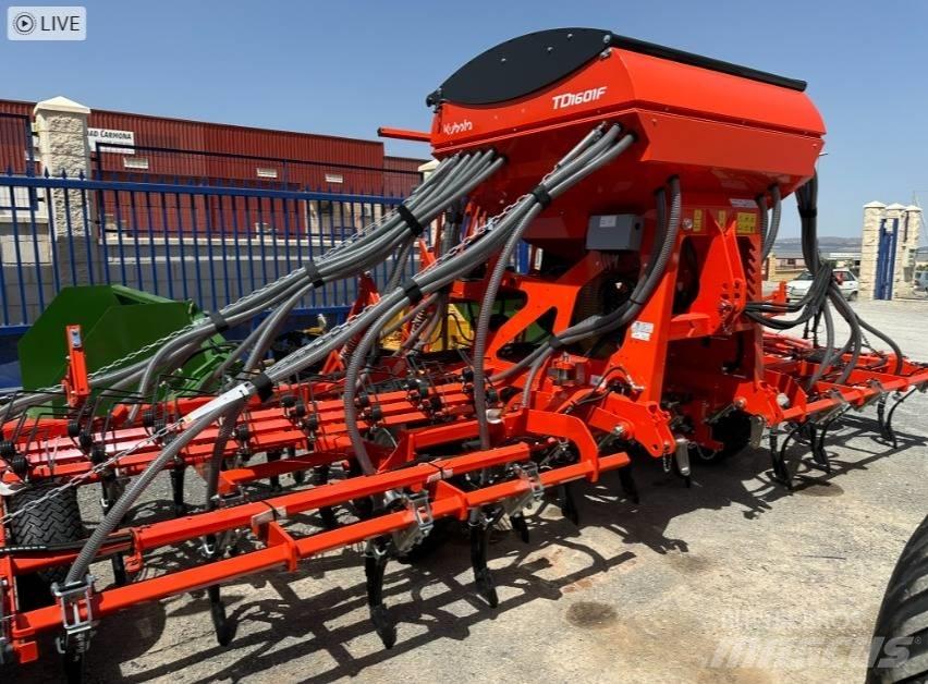 Kubota TD1001F Mechanické sejačky