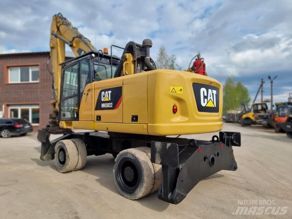 CAT MH 3022 Stroje pre manipuláciu s odpadom