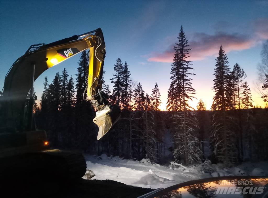 CAT 320 Pásové rýpadlá