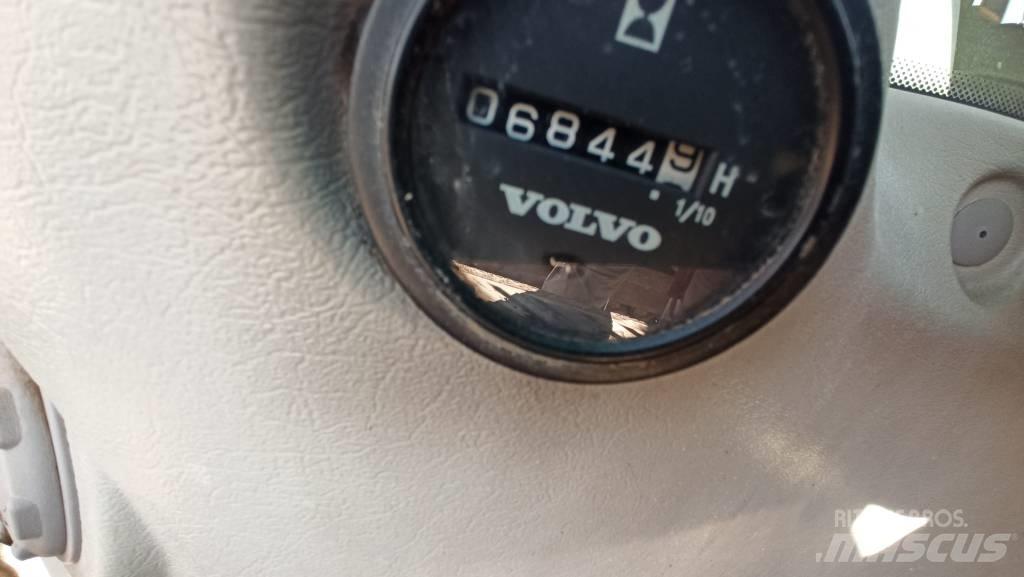 Volvo EC 240 C L Pásové rýpadlá