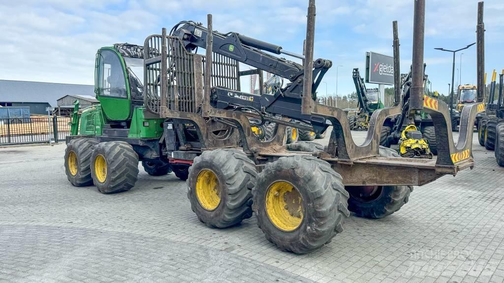 John Deere 1010 E Lesné traktory
