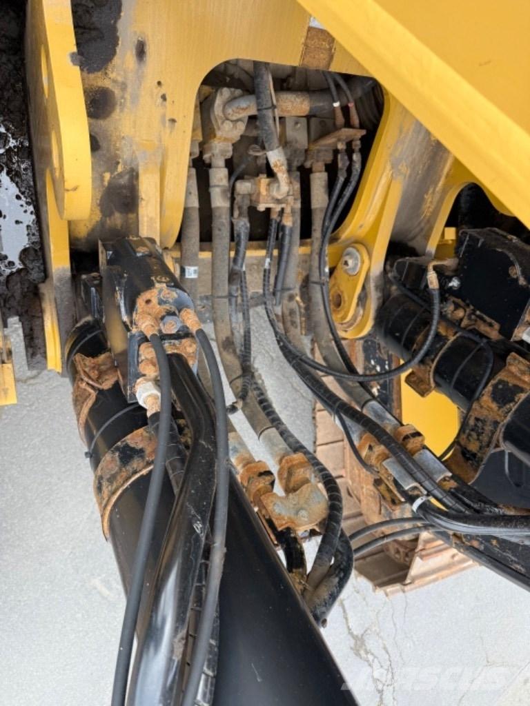 CAT 374 F L Pásové rýpadlá