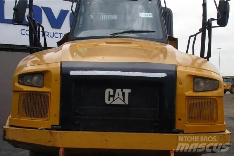CAT 730C2 Kĺbové nákladné autá