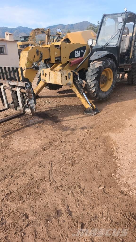 CAT TH 414 Teleskopické manipulátory