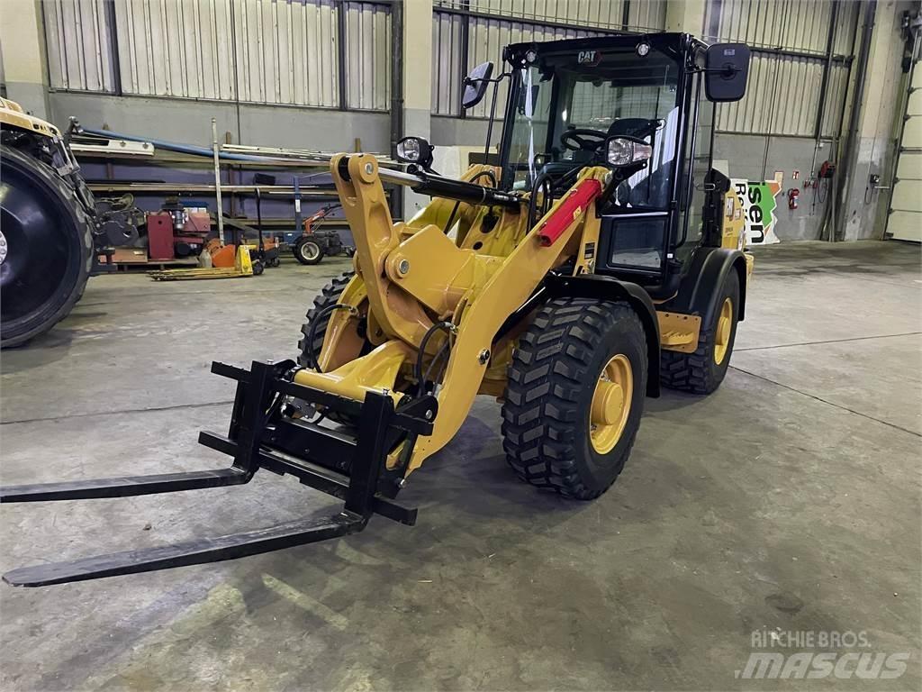 CAT 906 Kolesové nakladače