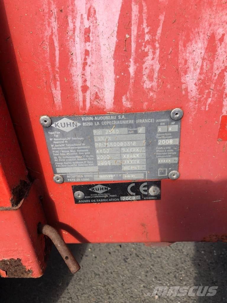 Kuhn 3560 Drviče a rezače balíkov